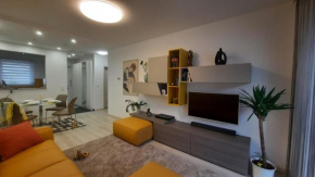 DISZTINGVÁLT Apartman, free garage